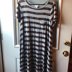 Medium LuLaRoe Carly